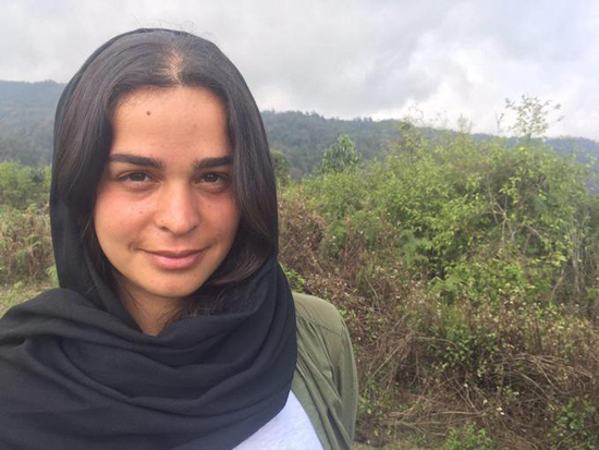 مزرعه‌داری دختر ایرانی در طبیعت وحشی